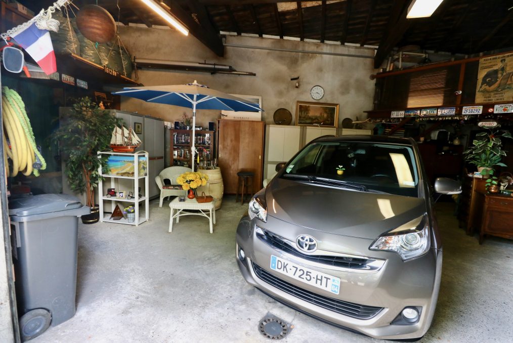 Bordeaux Belcier, Garage rénové 56 m2 Regard sur Bordeaux